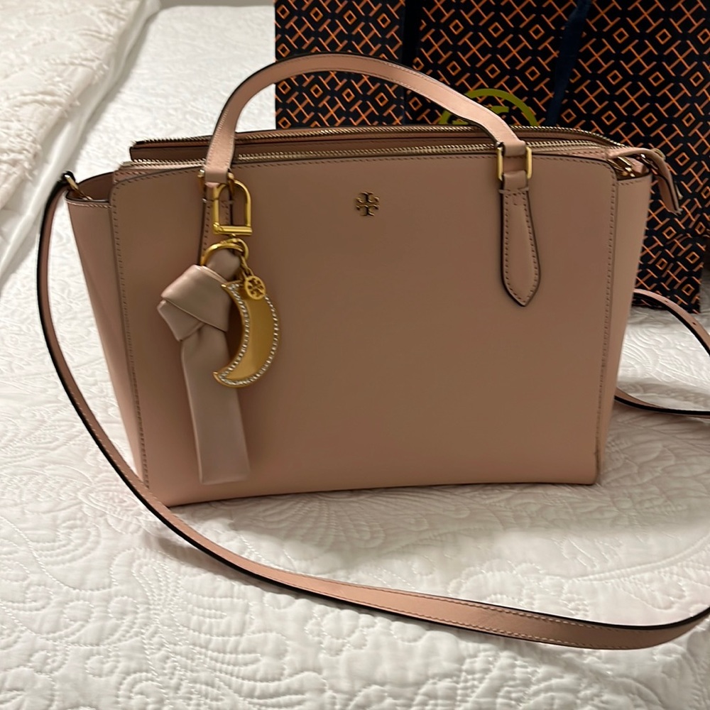 Tory Burch Emerson tote. In excellent condition! Comes from smoke free home.